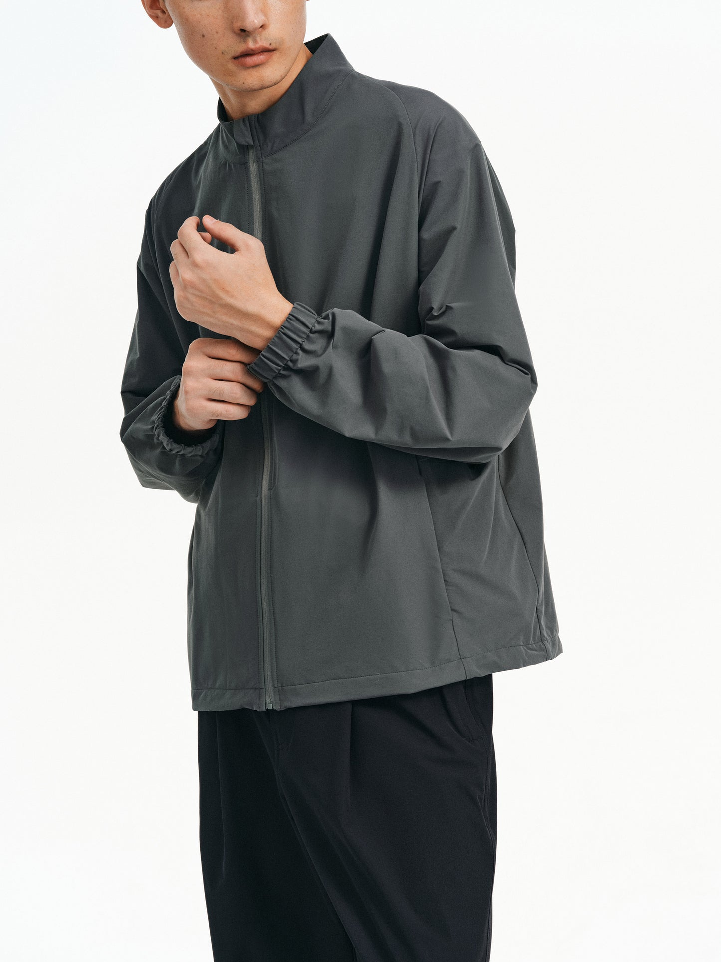 Water-repellent lightweight jacket