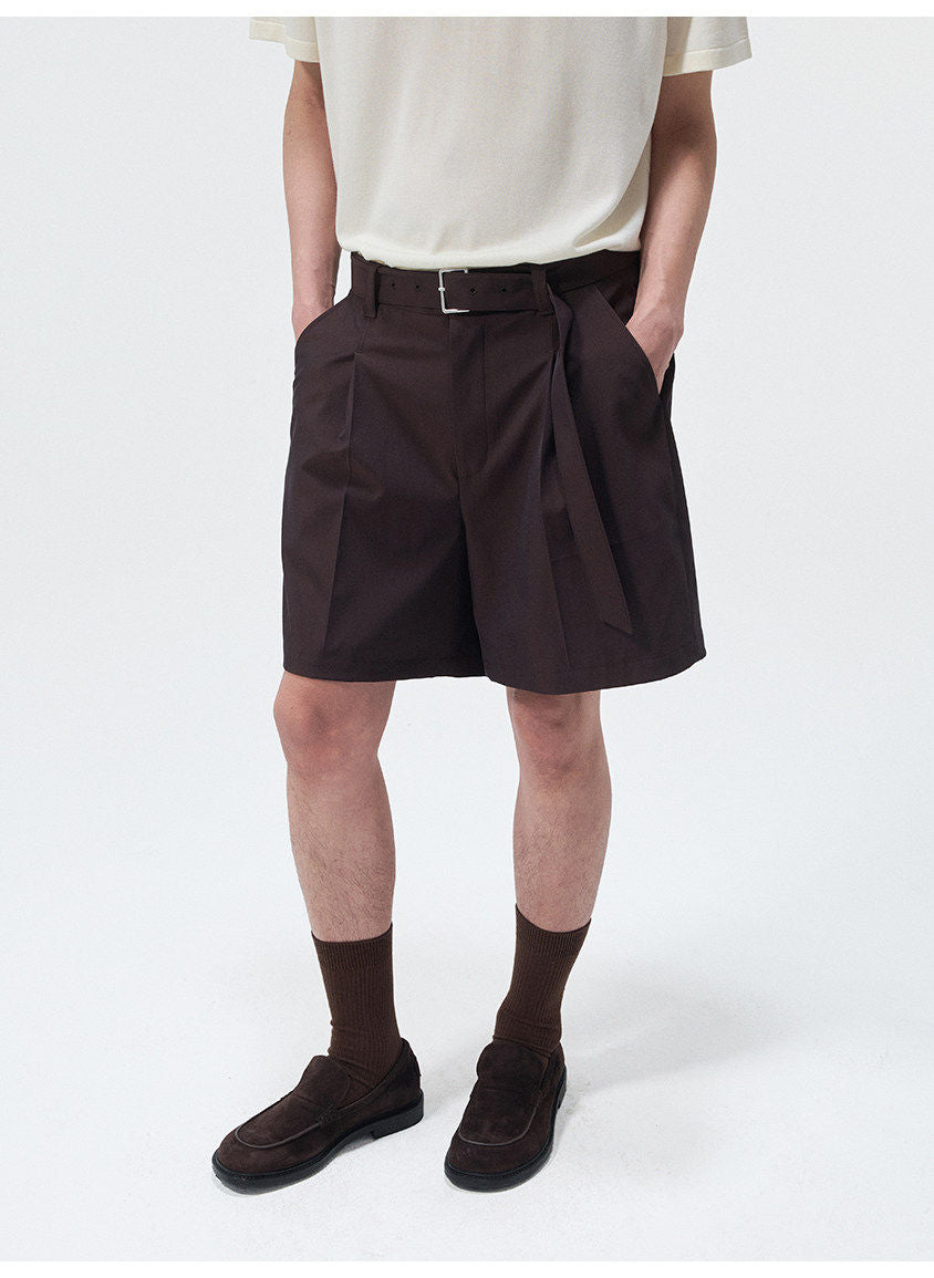Single-pleat shorts
