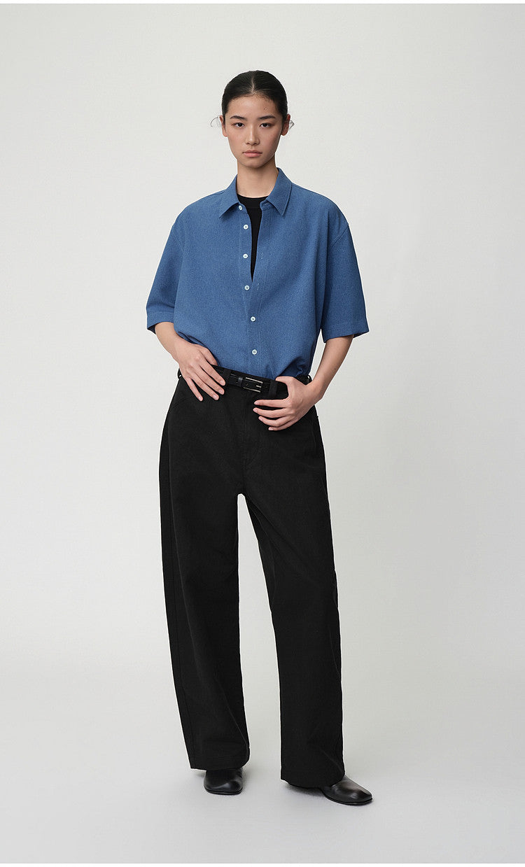 Standard Color Shirt with Pleats on the Side Seams