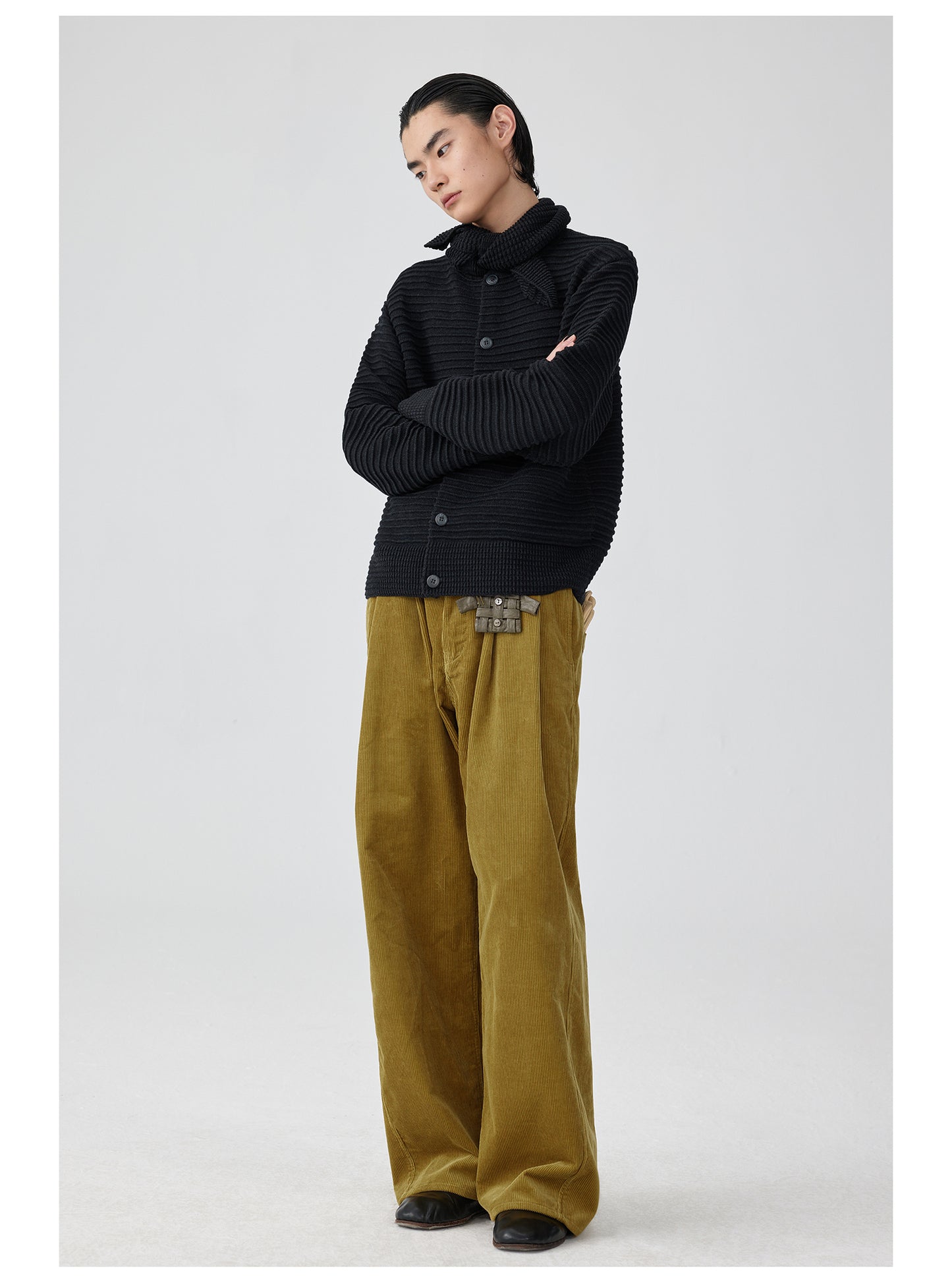 Straight pleated corduroy casual pants