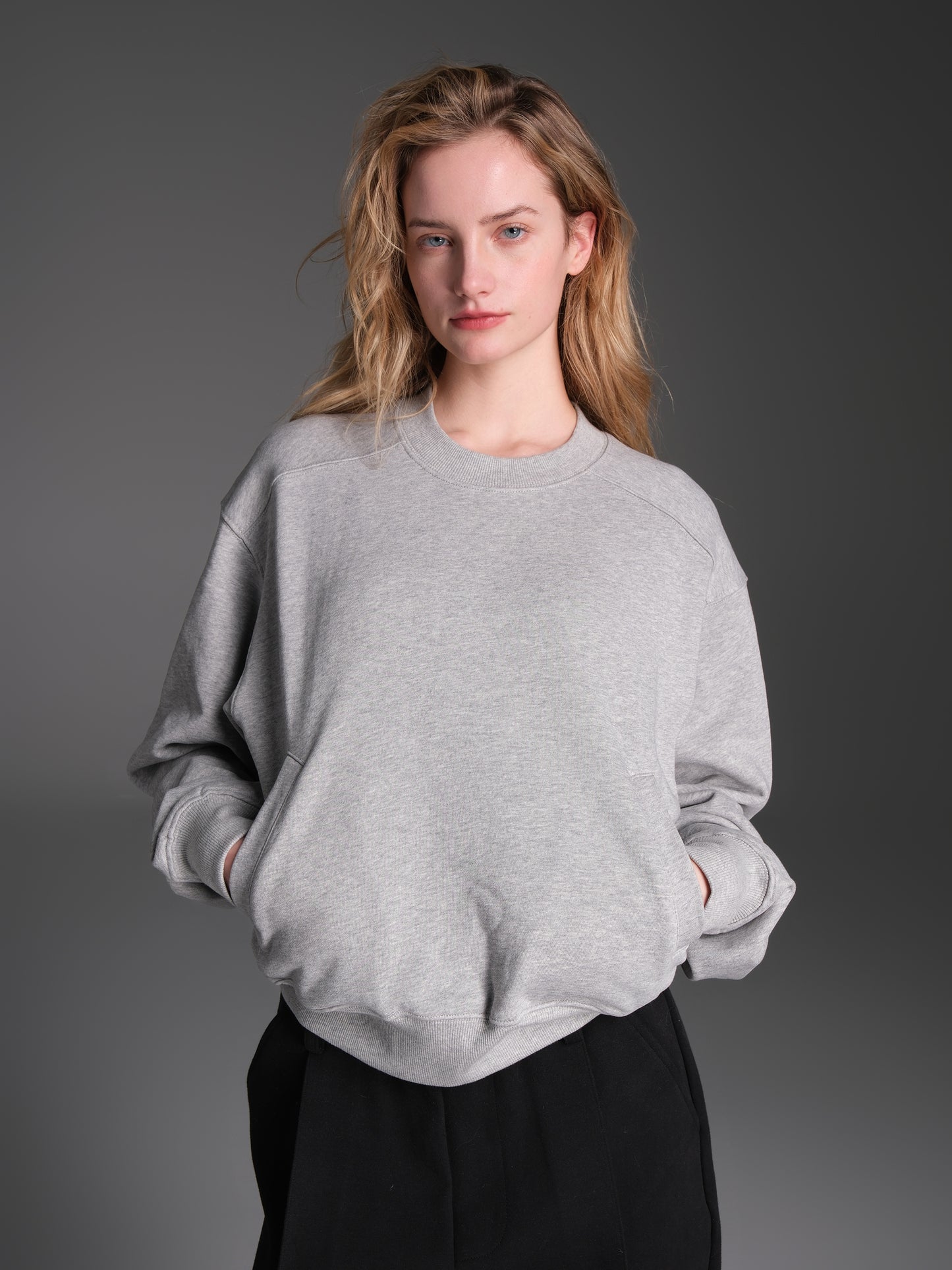 Basic Pocket Round Neck Sweatshirt