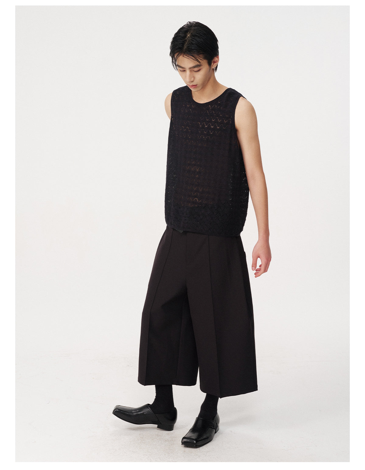 Loose-fitting tank top