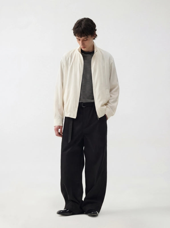 Lightweight and soft-touch stand-collar jacket
