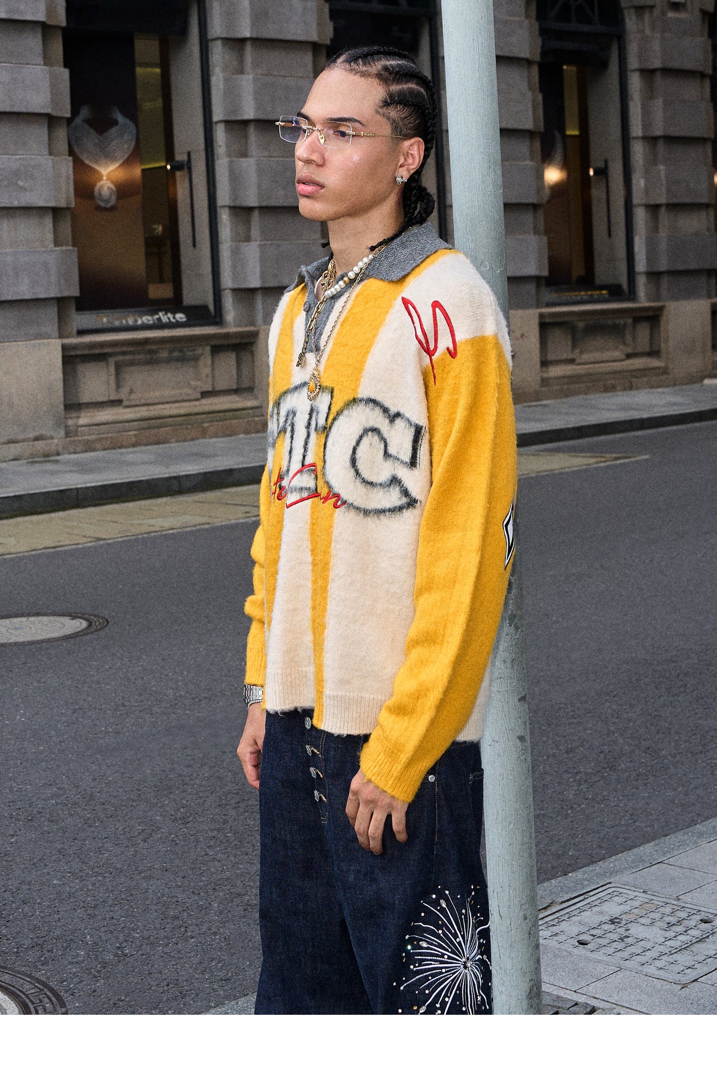 Jacquard embroidery knit