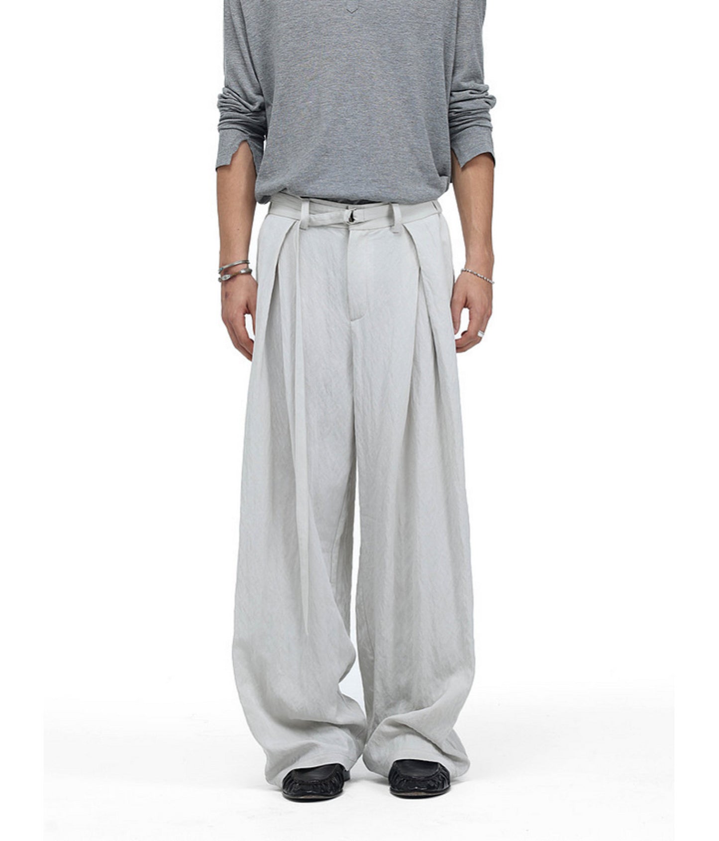 Pleated Casual Pants with a Belt