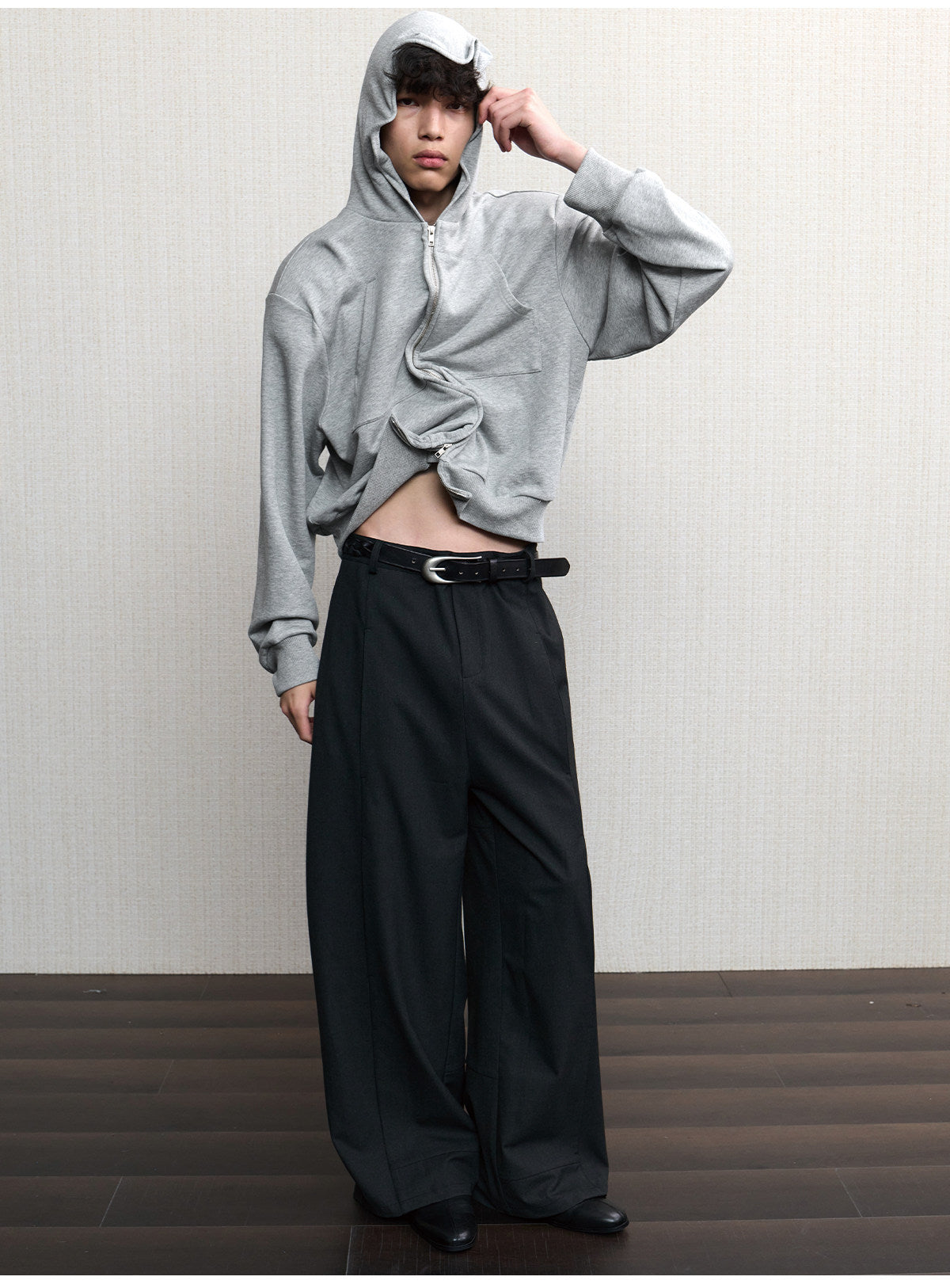 Sweatshirt with a Metal-Wire Hood
