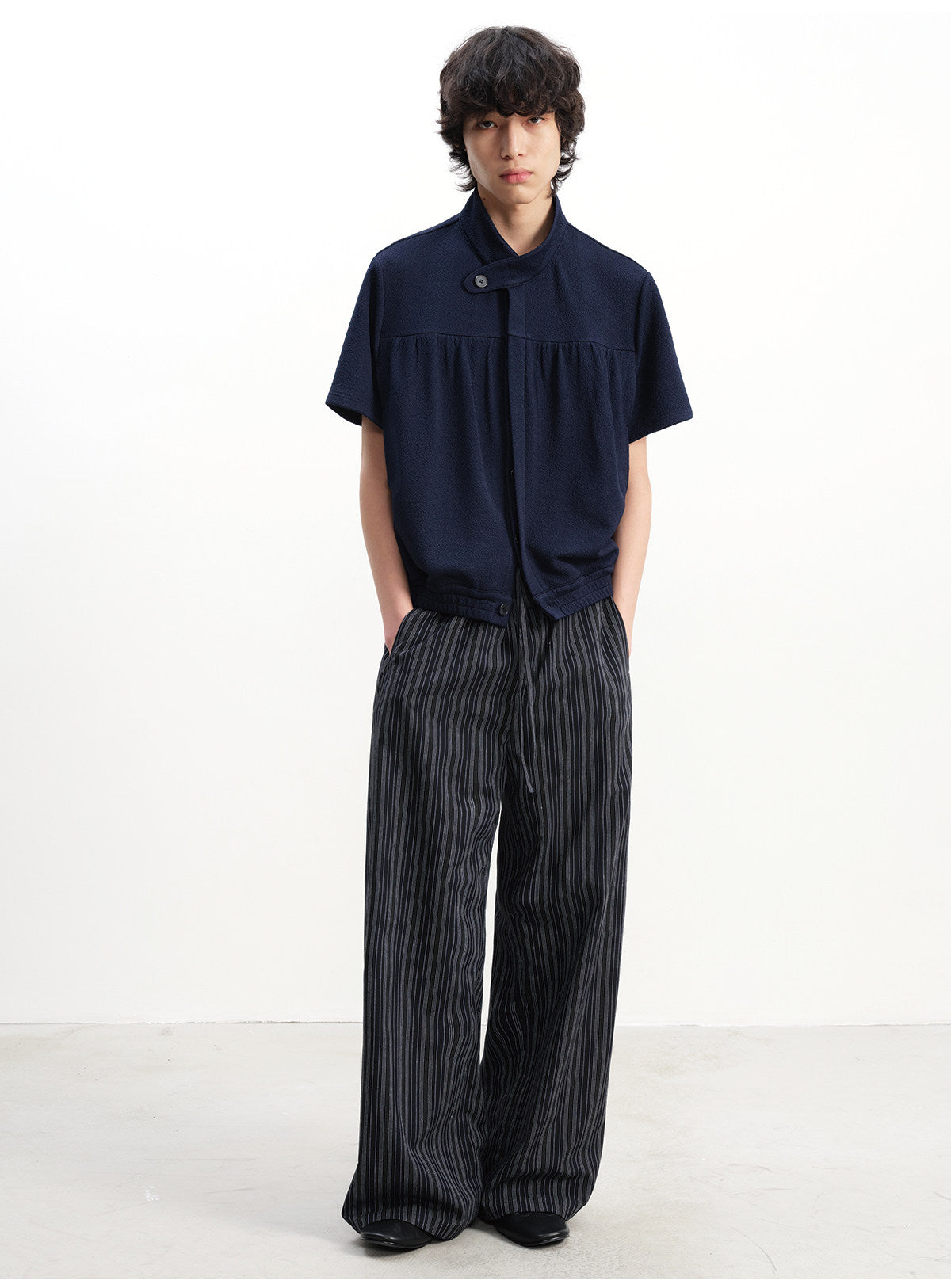 Stand-collar pleated shirt