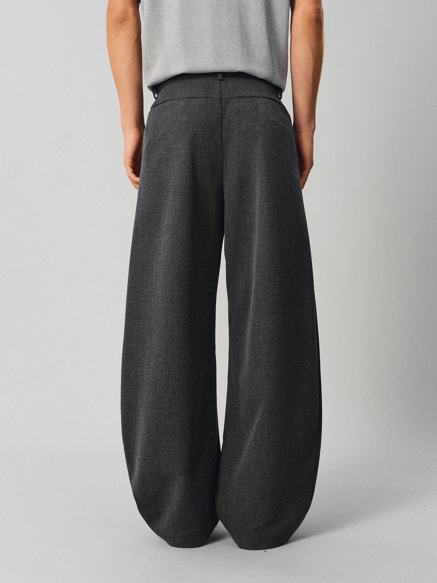 Relaxed-Fit Pleated Casual Pants