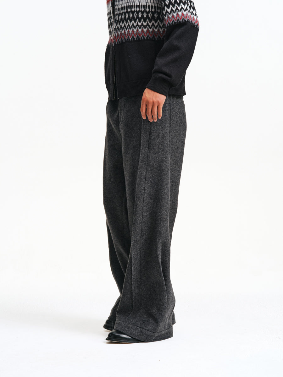 Three-dimensional cut casual pants