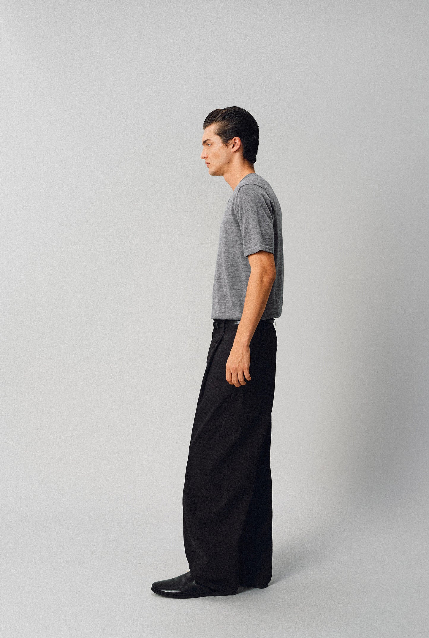 Linen-Blend Casual Pants with a Slightly Curved Silhouette