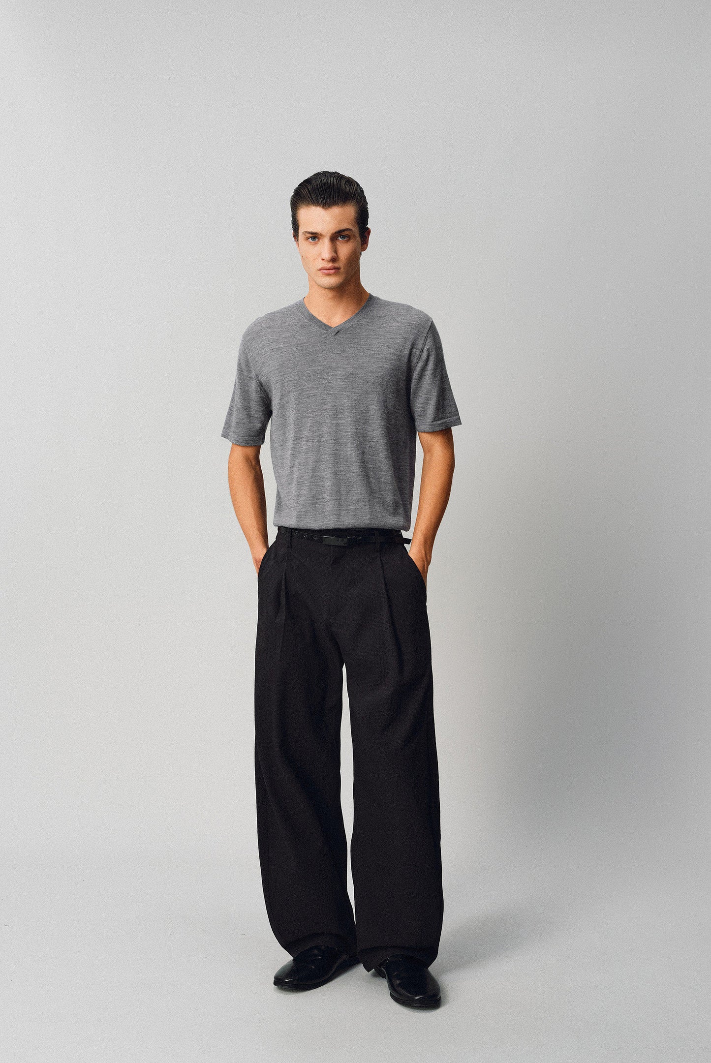 Linen-Blend Casual Pants with a Slightly Curved Silhouette