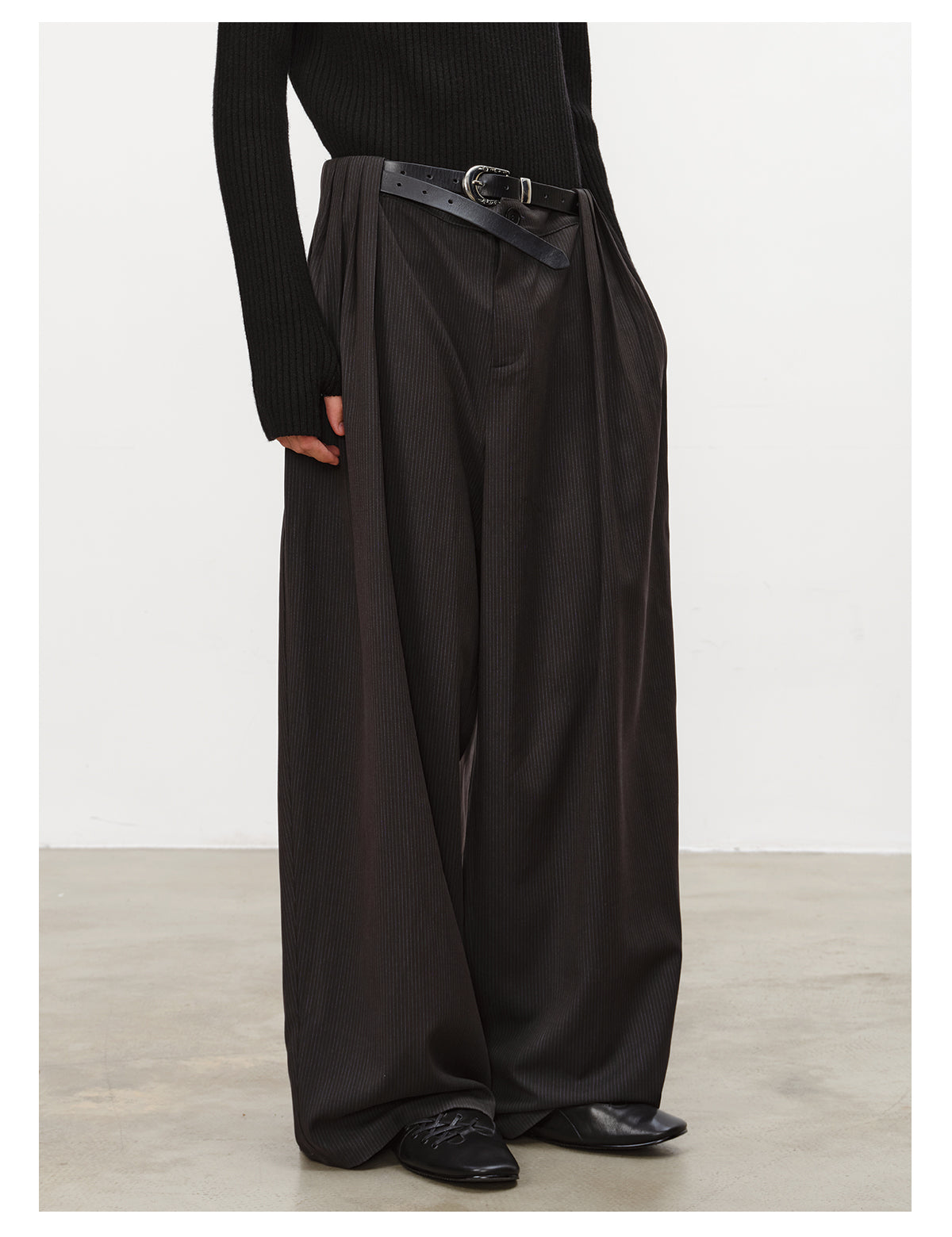 Side-Pleated Wide-Leg Pants