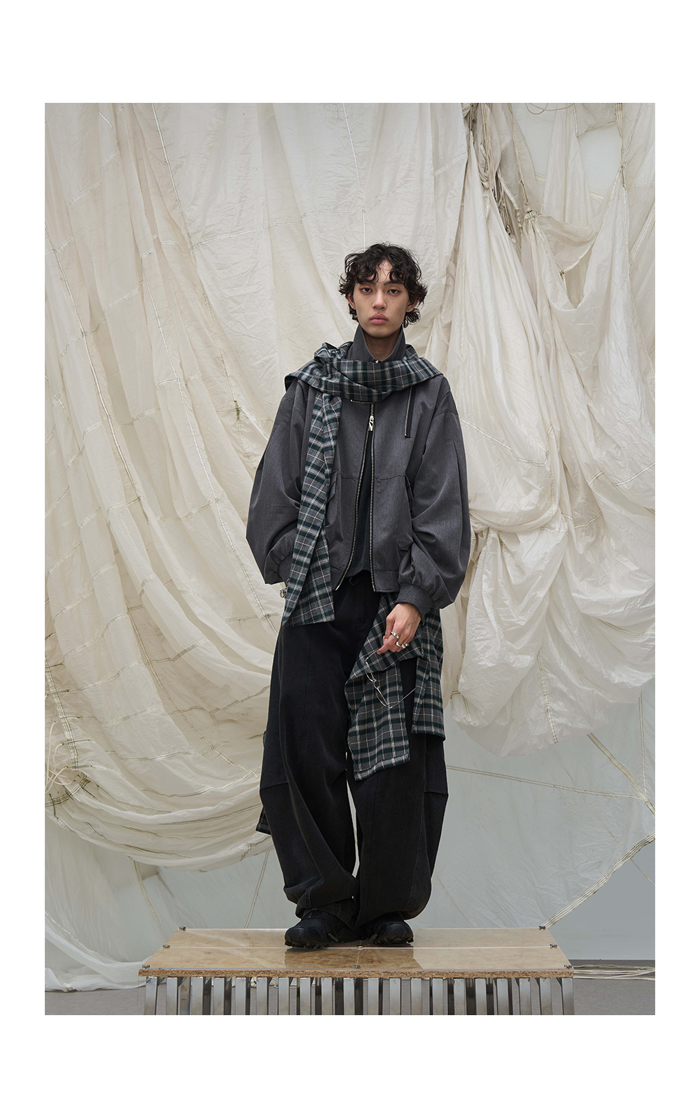 Detachable checkered jacket