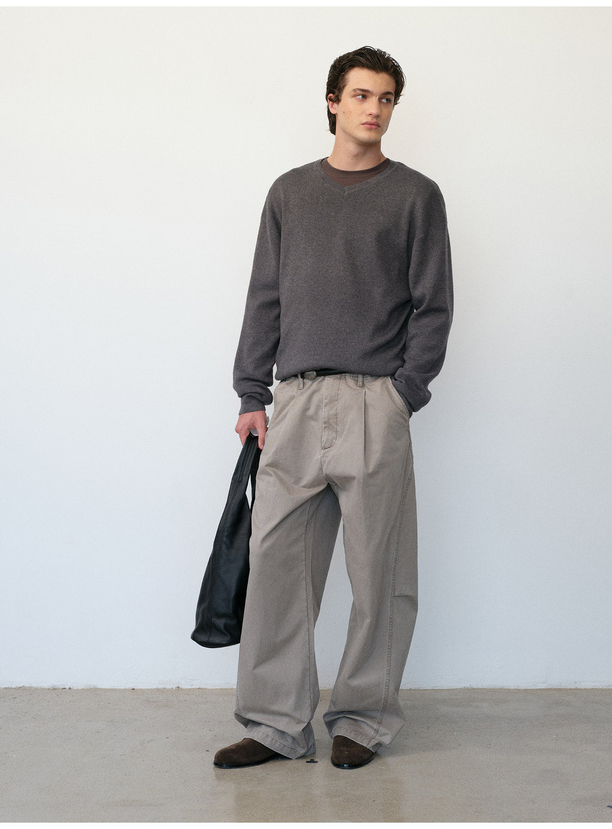 Functional Wool Yarn V-Neck Knit