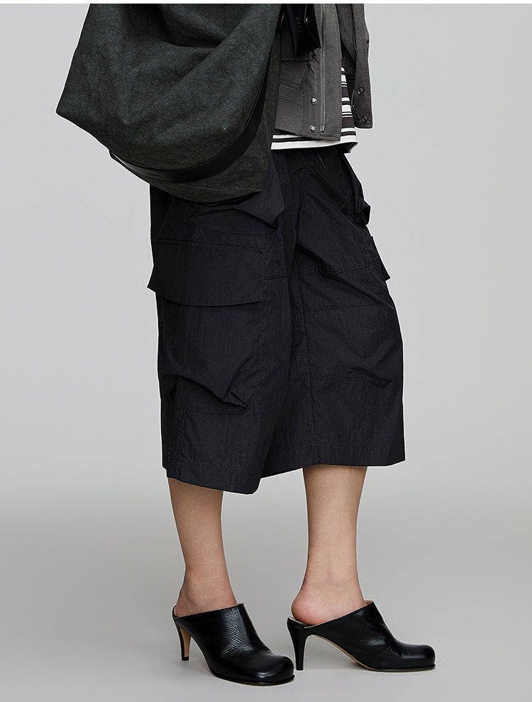 Cropped pants with adjustable waist