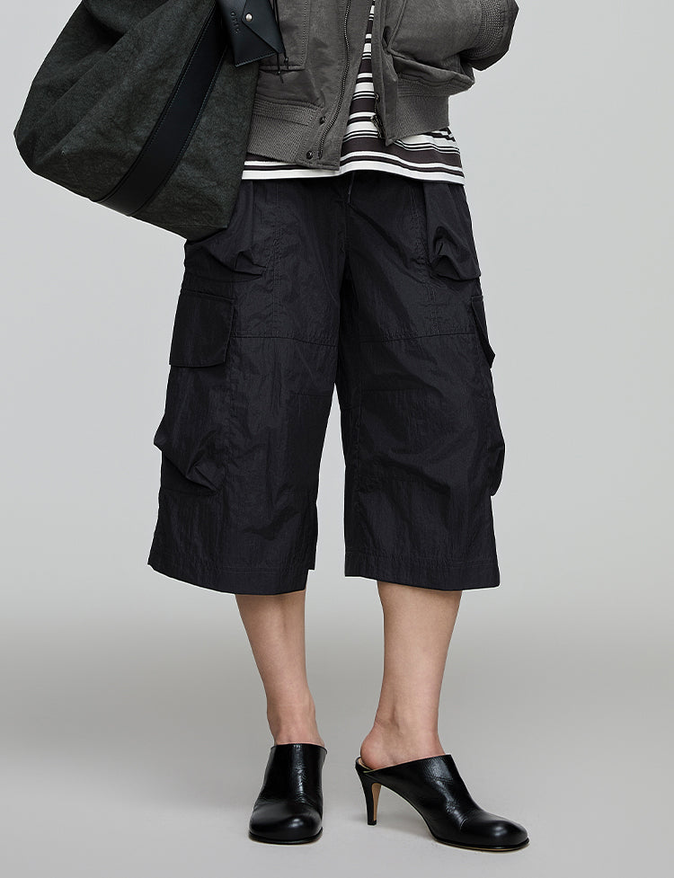 Cropped pants with adjustable waist