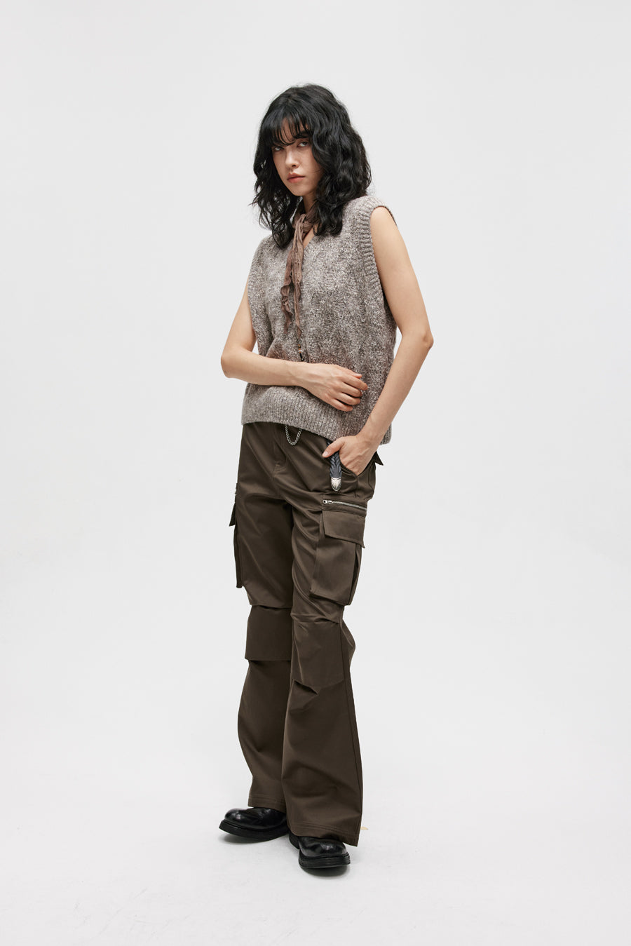 Three-dimensional patch pocket casual pants