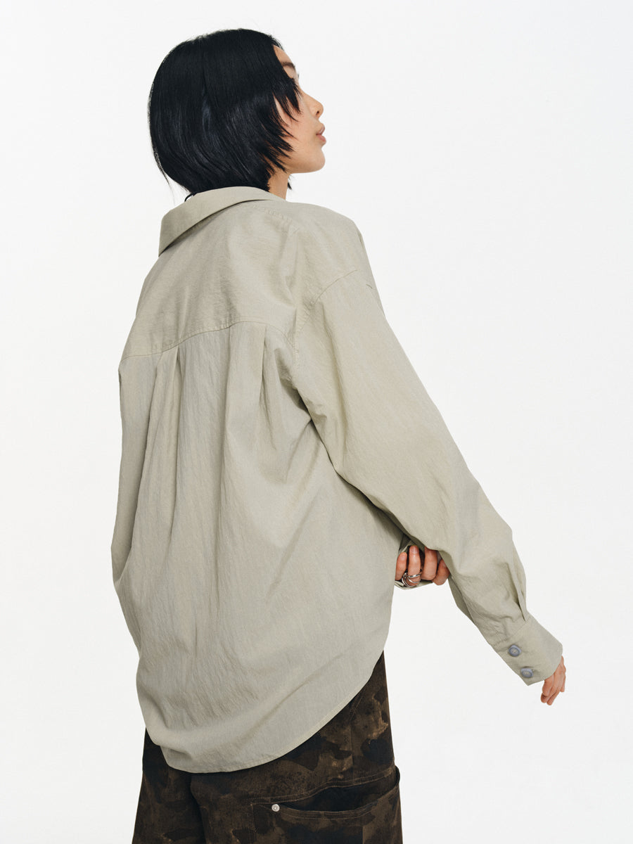 Smooth feel pleated shirt