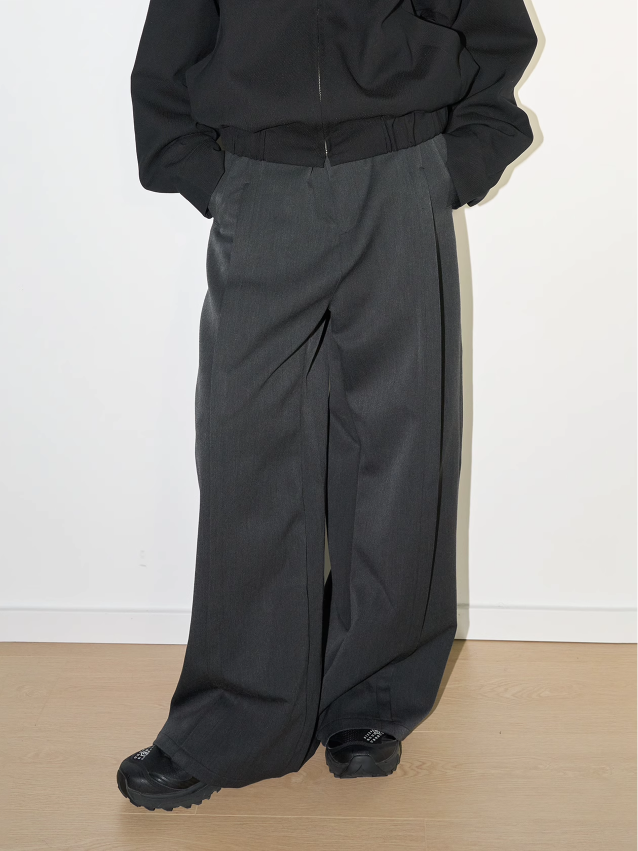 Three-dimensional pleated silhouette wide casual pants