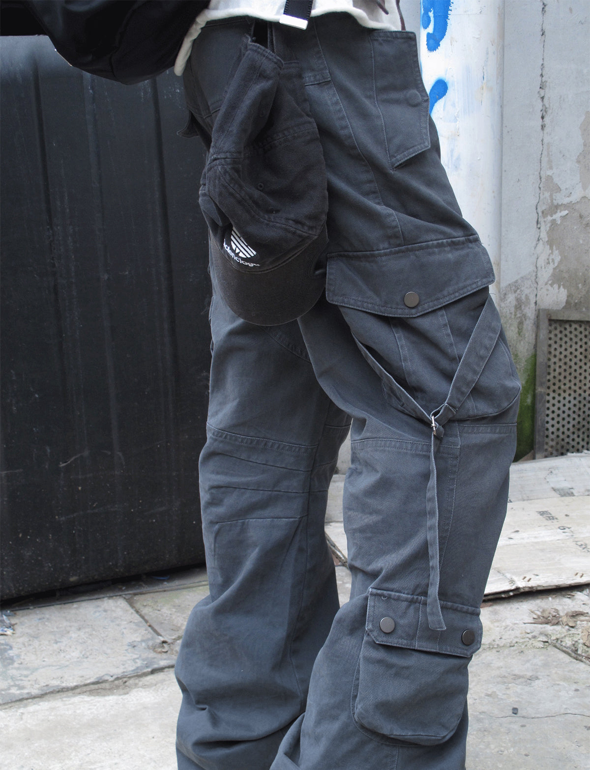 Cargo pants with multi-pocket straps