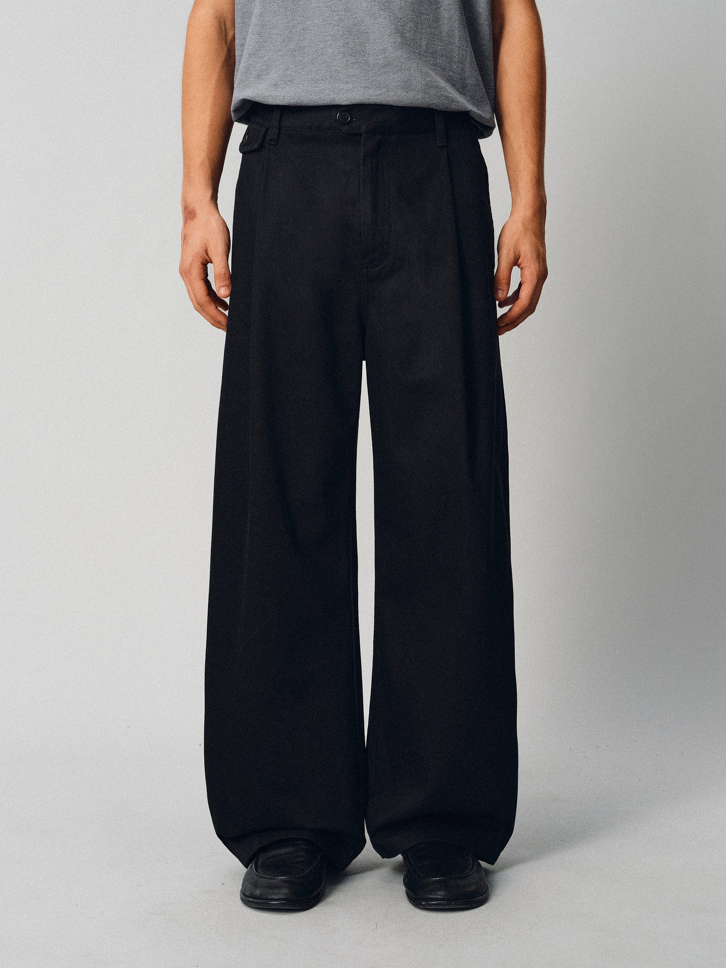 Casual Pants with Side Pleats and Elastic Waistband