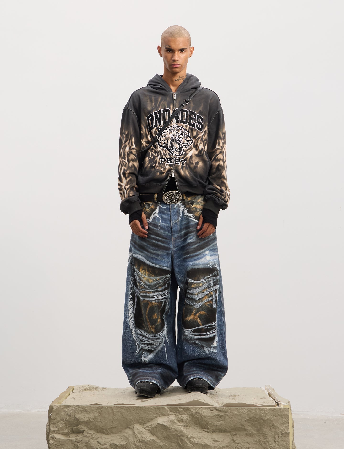Wash-processed baggy jeans