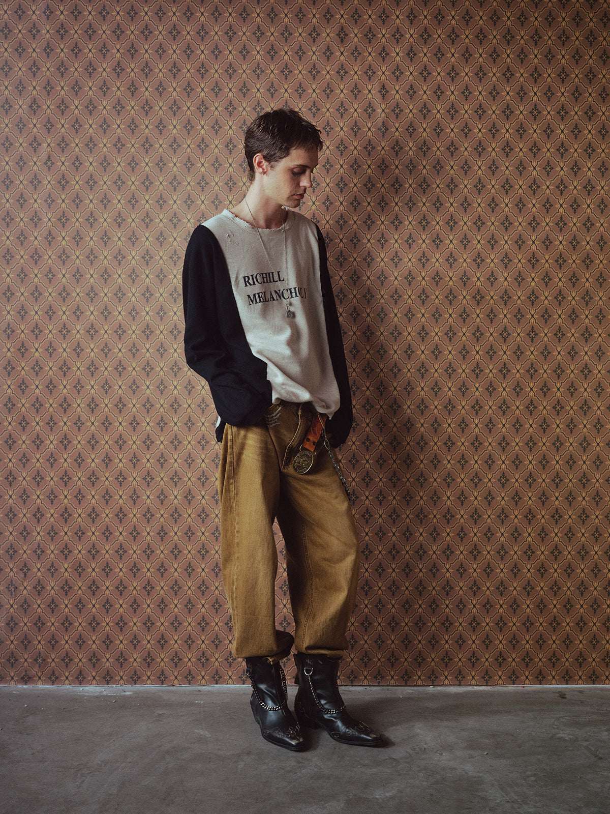 Double-button jeans with embroidery