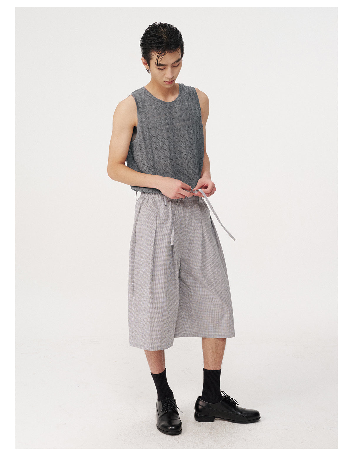 Loose-fitting tank top