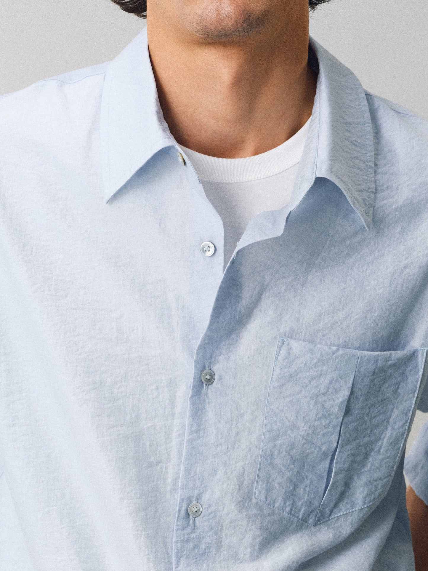 Lightweight and lightweight-feeling shirt