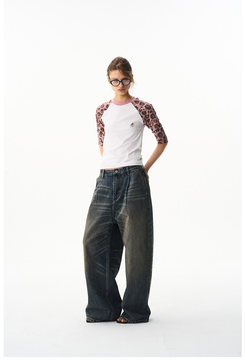 Wash-processed wide-leg jeans