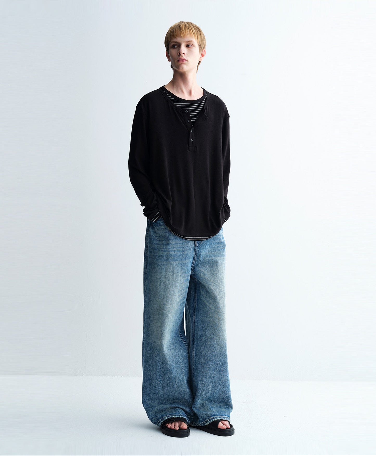 Wash-Damaged Wide-Leg Jeans