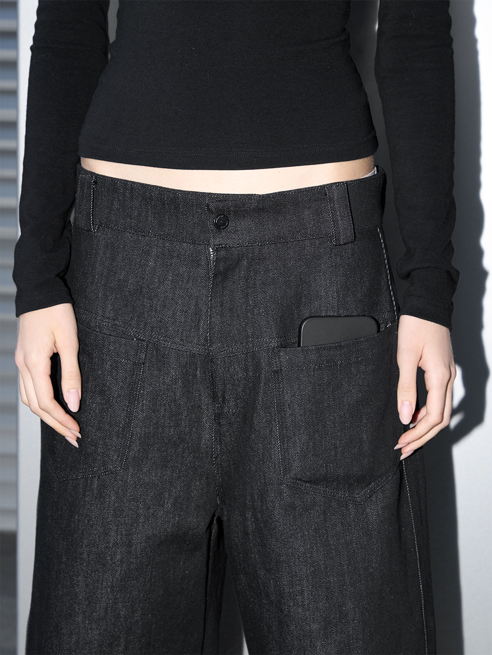 Front patch pocket denim pants