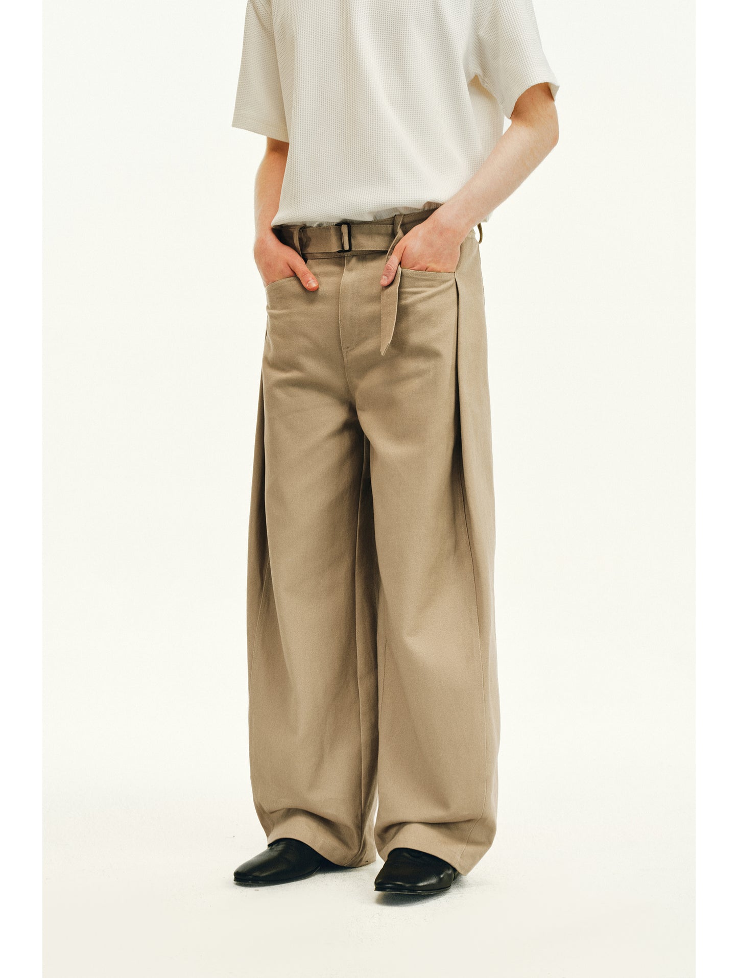 Pleated Casual Pants with Belt