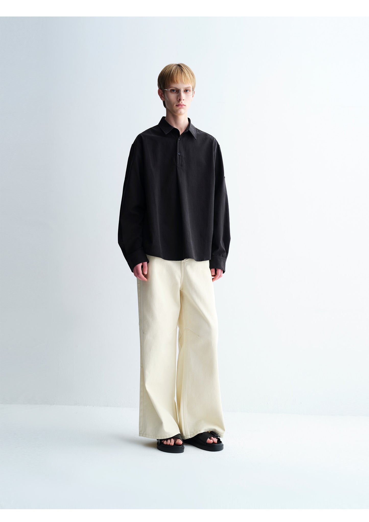 Knee-Pleated Wide-Leg Jeans