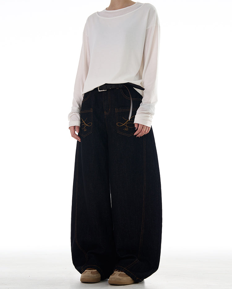 Reverse pocket design scimitar jeans