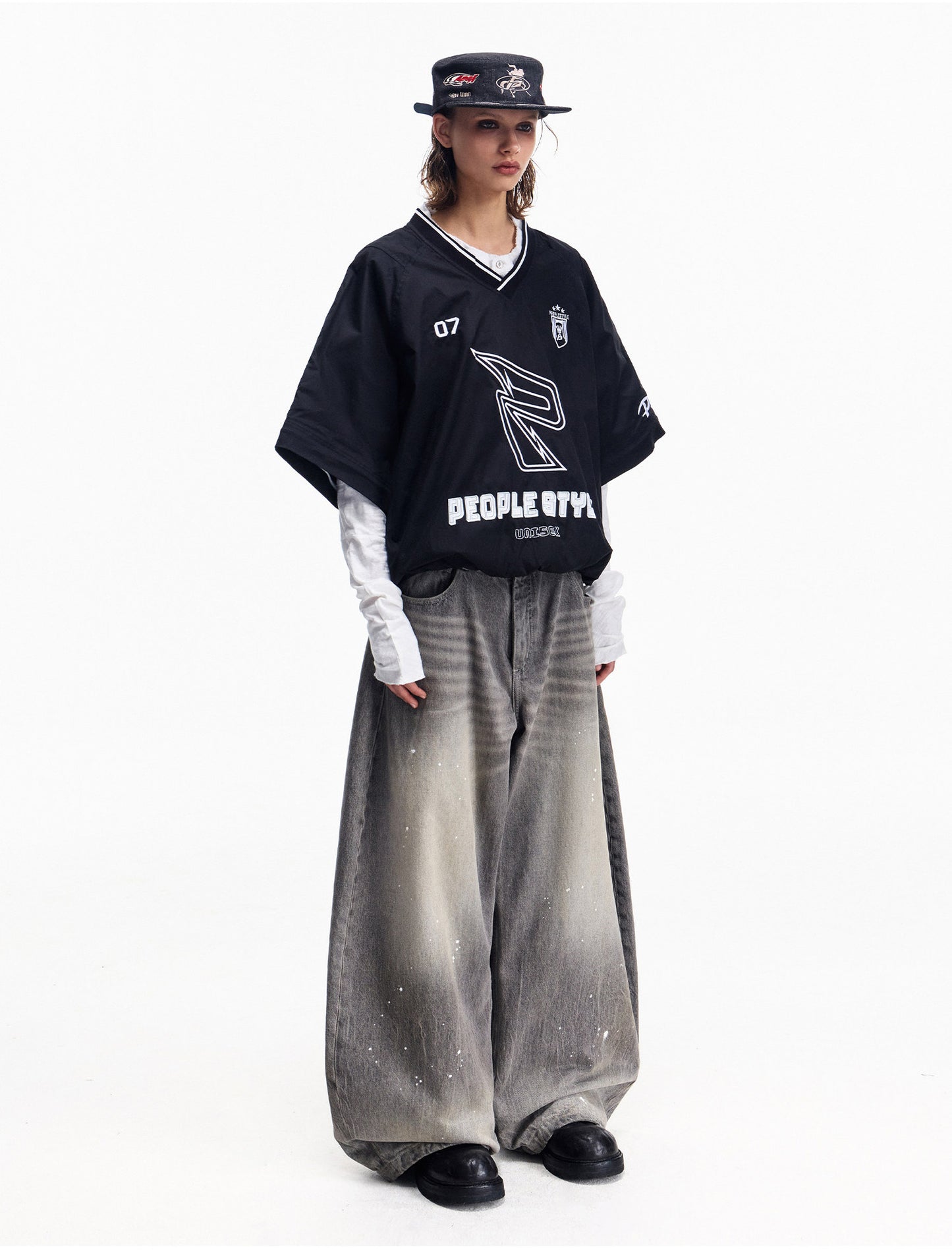 Detachable sleeves V-neck shirt