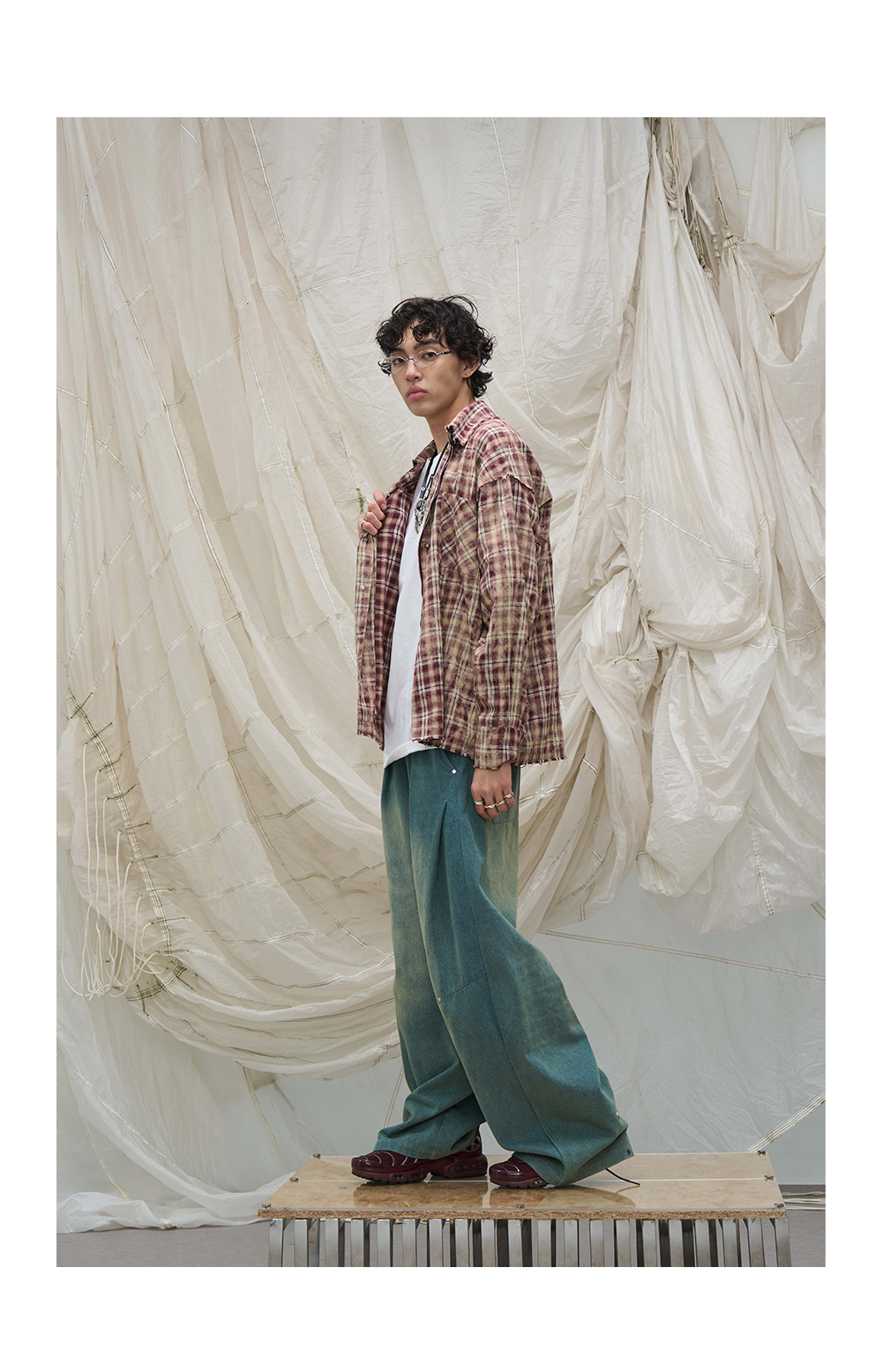 Leg Pleats Washed Jeans