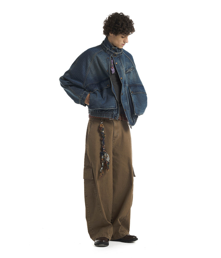 Short silhouette denim jacket