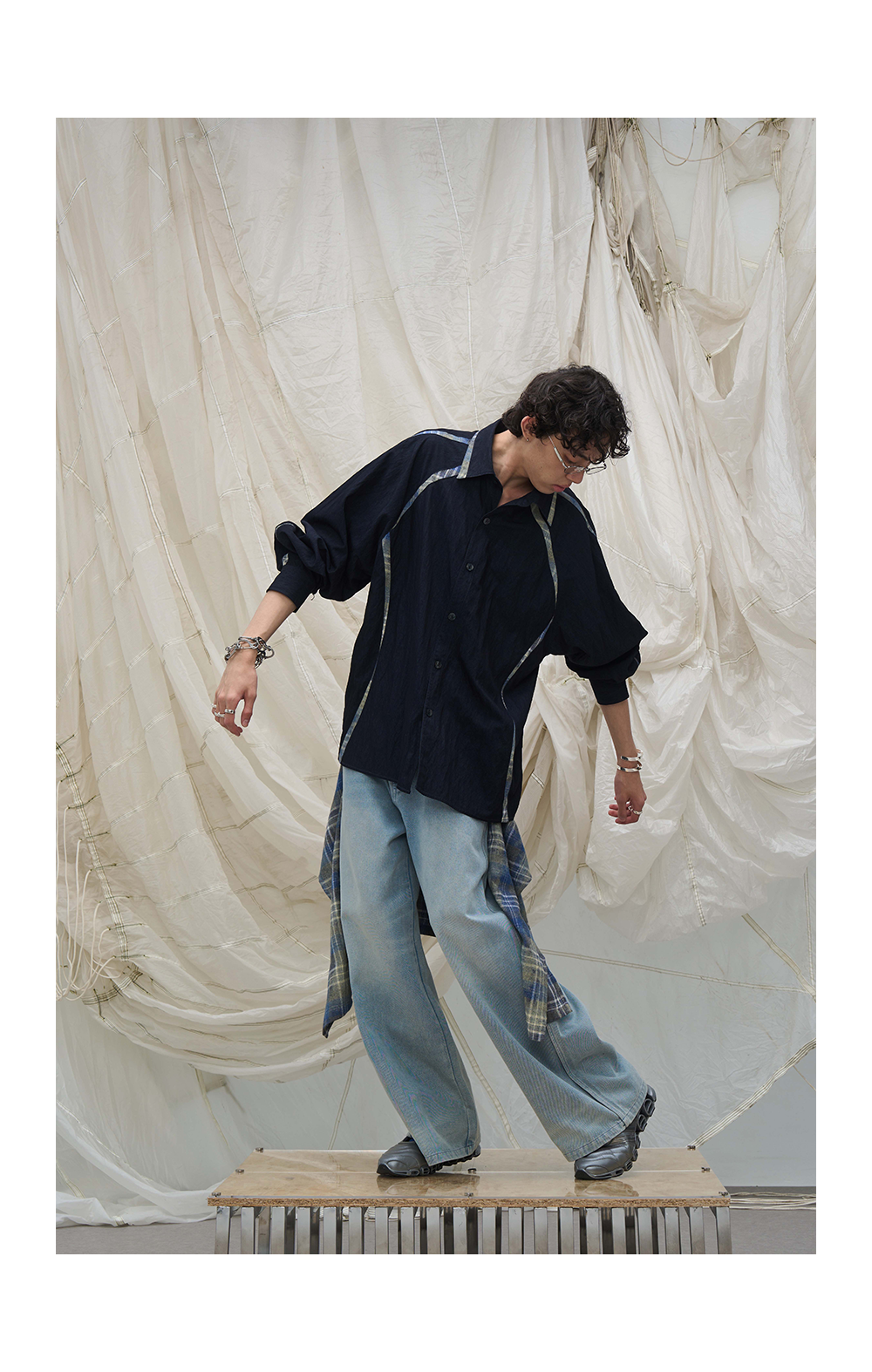 Half-Zip Back Waist Straight Jeans