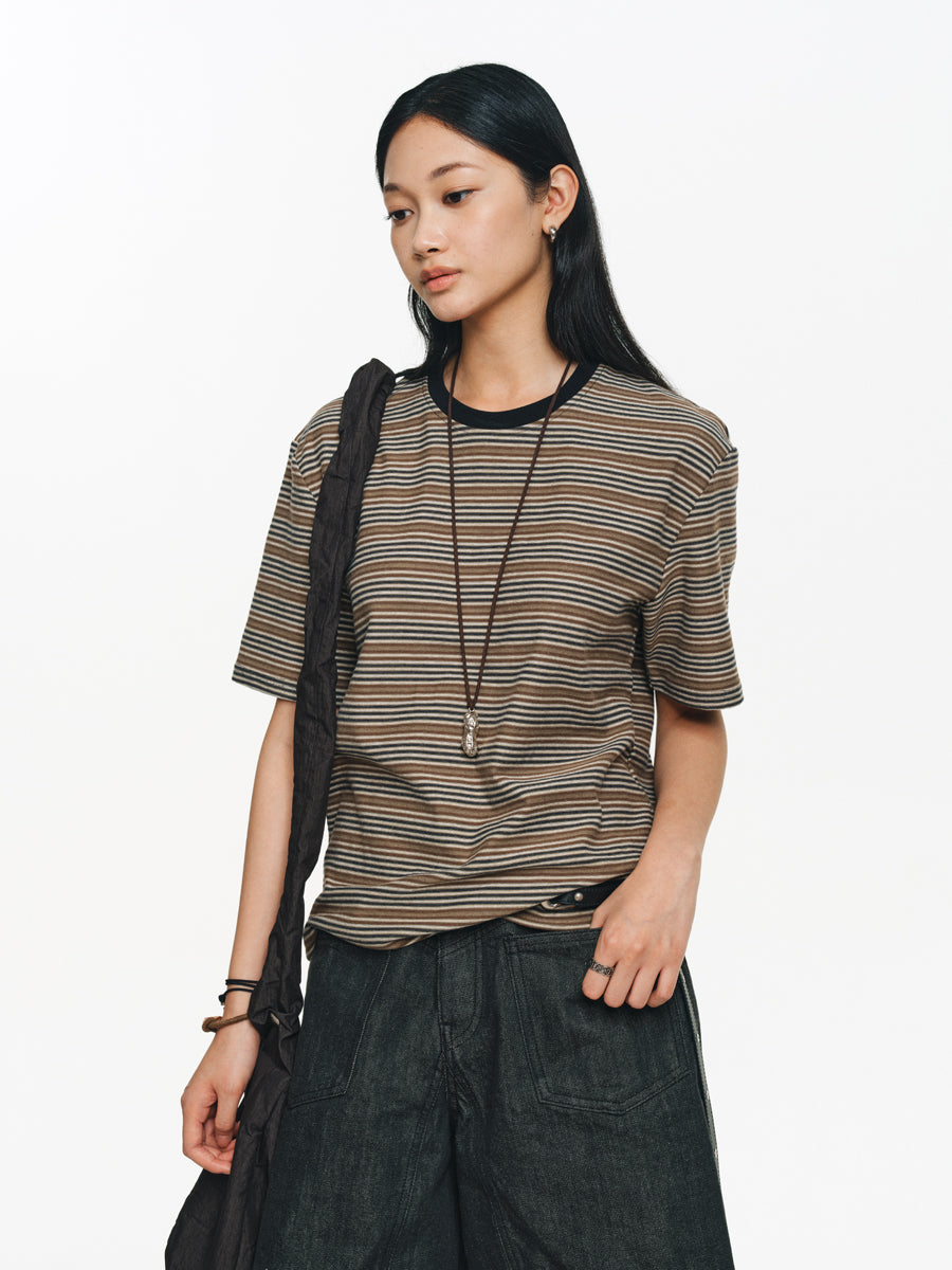 Contrast color T-shirt