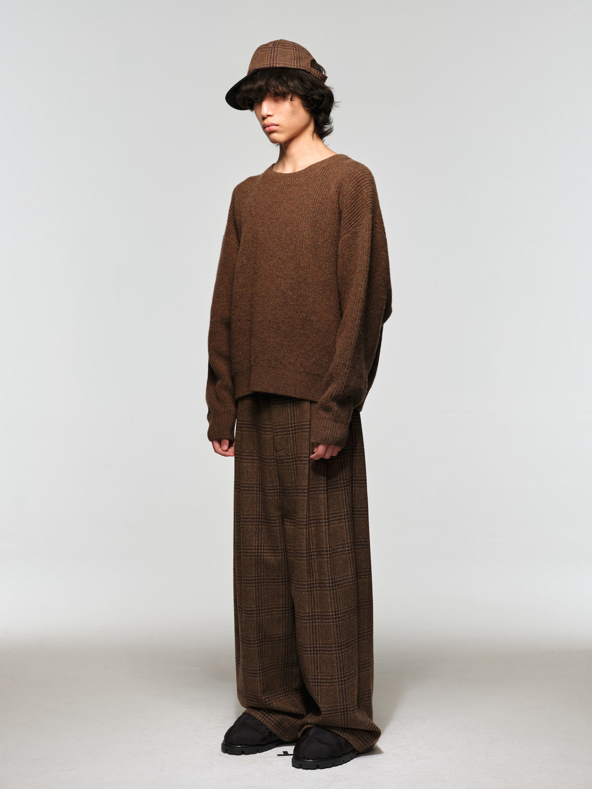100% Shetland Wool Embroidered Round-Neck Sweater