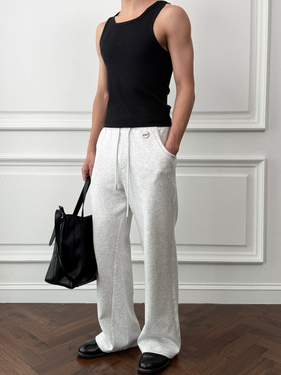 3D-cut sweatpants