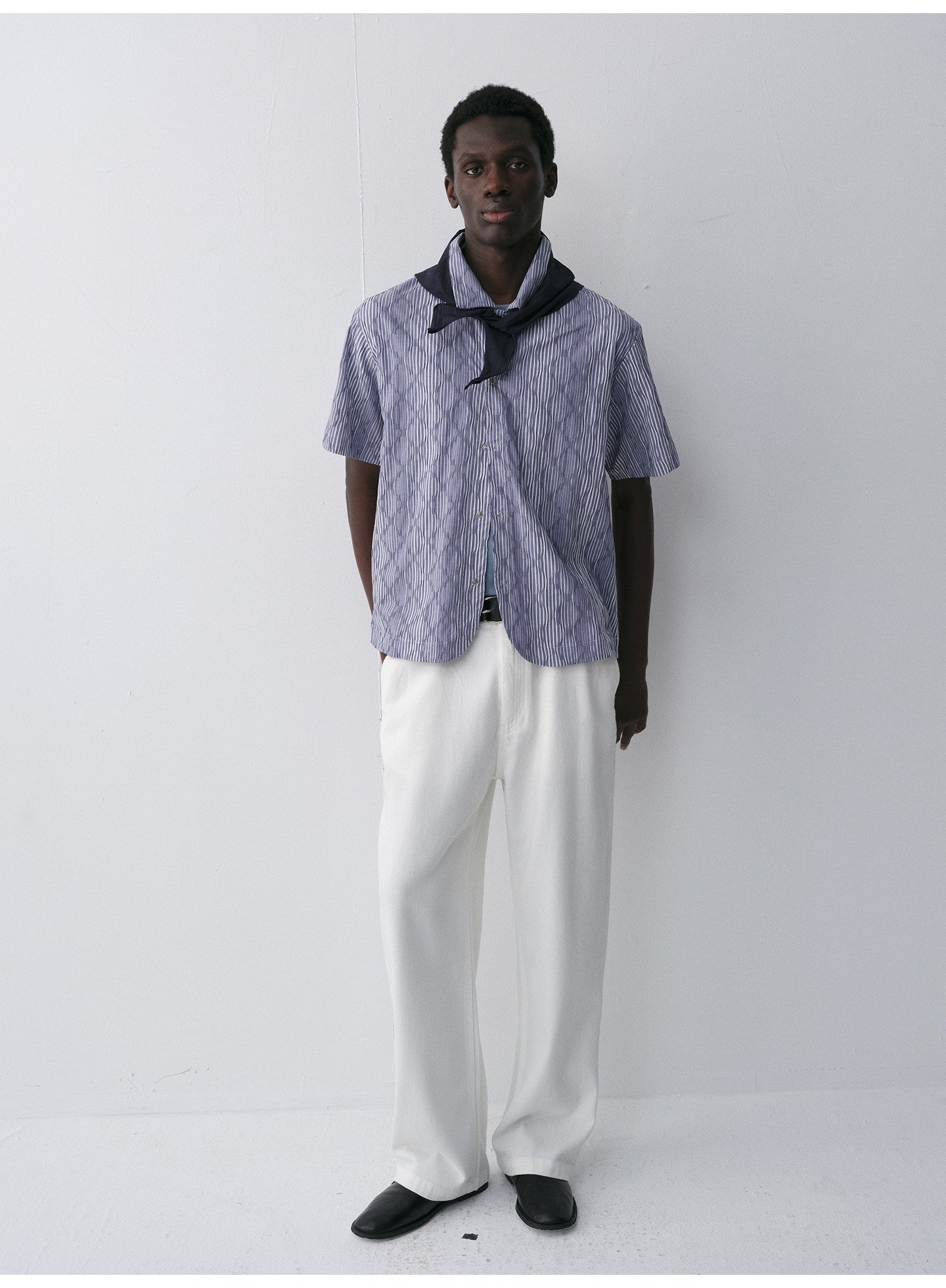 Pleated short-lapel shirt