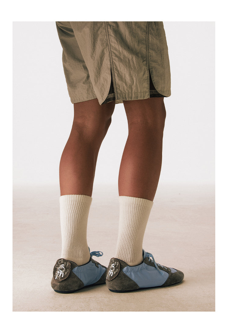 Lightweight low-top sneakers