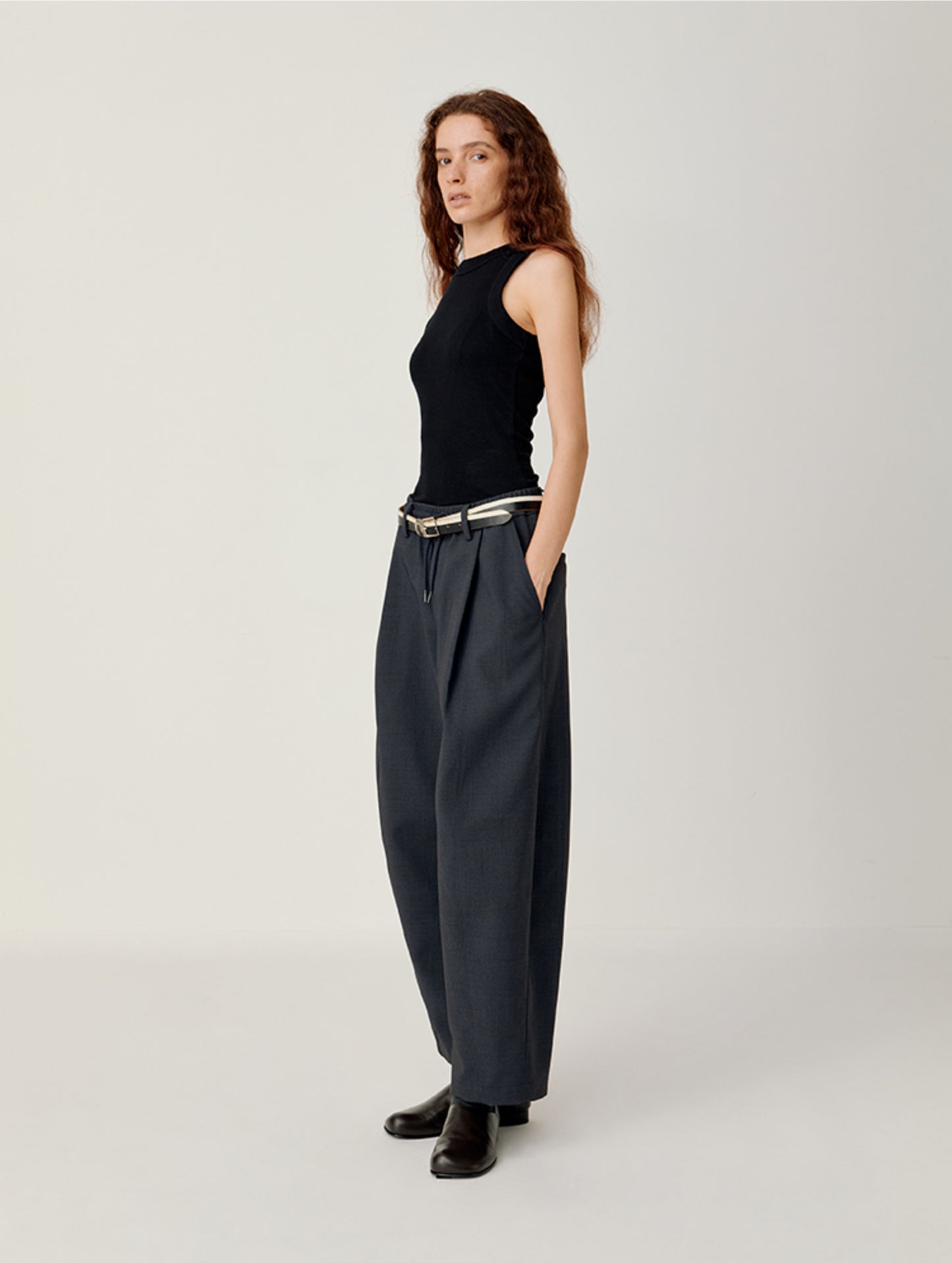 Loose-fitting draped casual pants