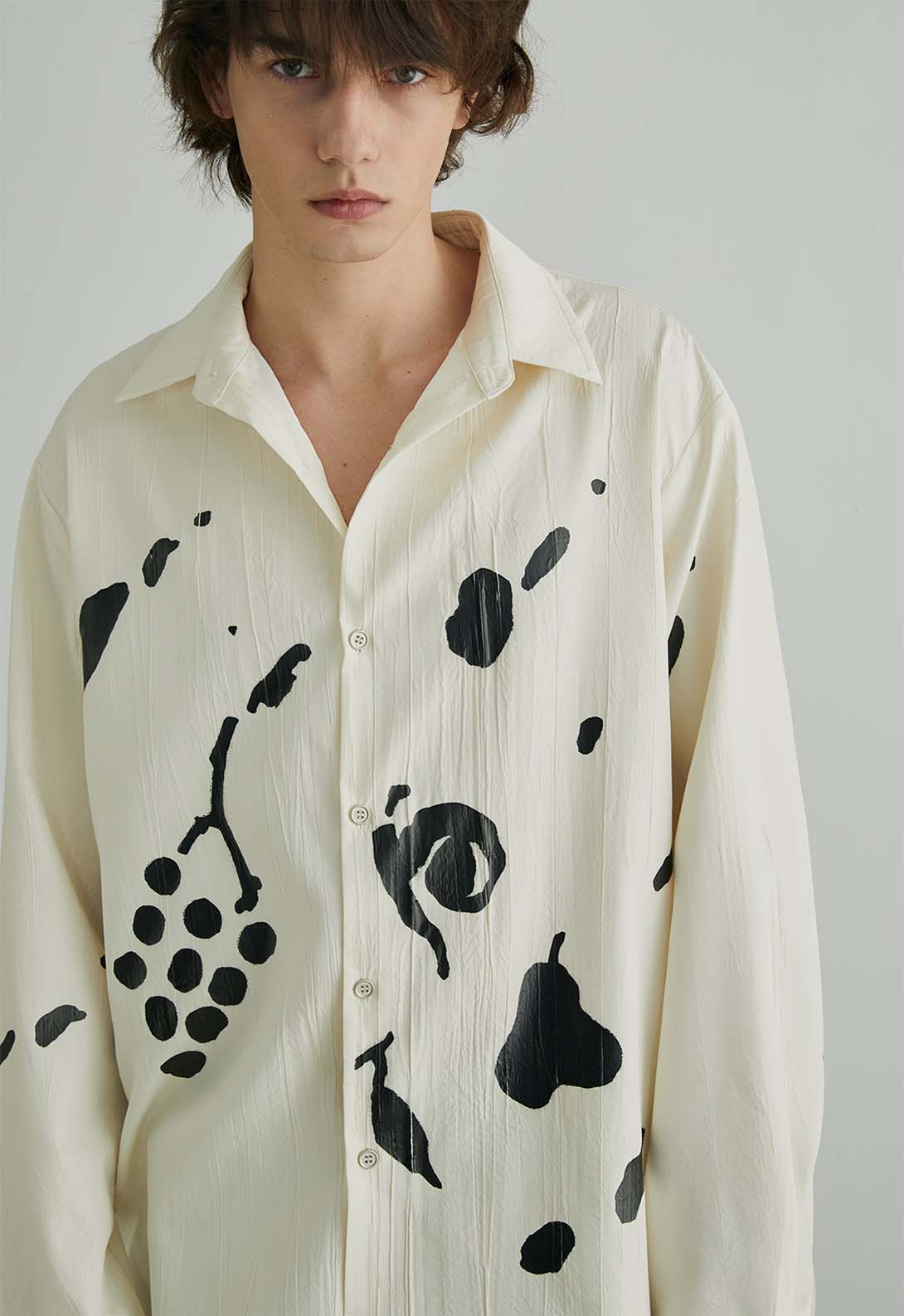 Screen printed pleated textured long sleeve shirt