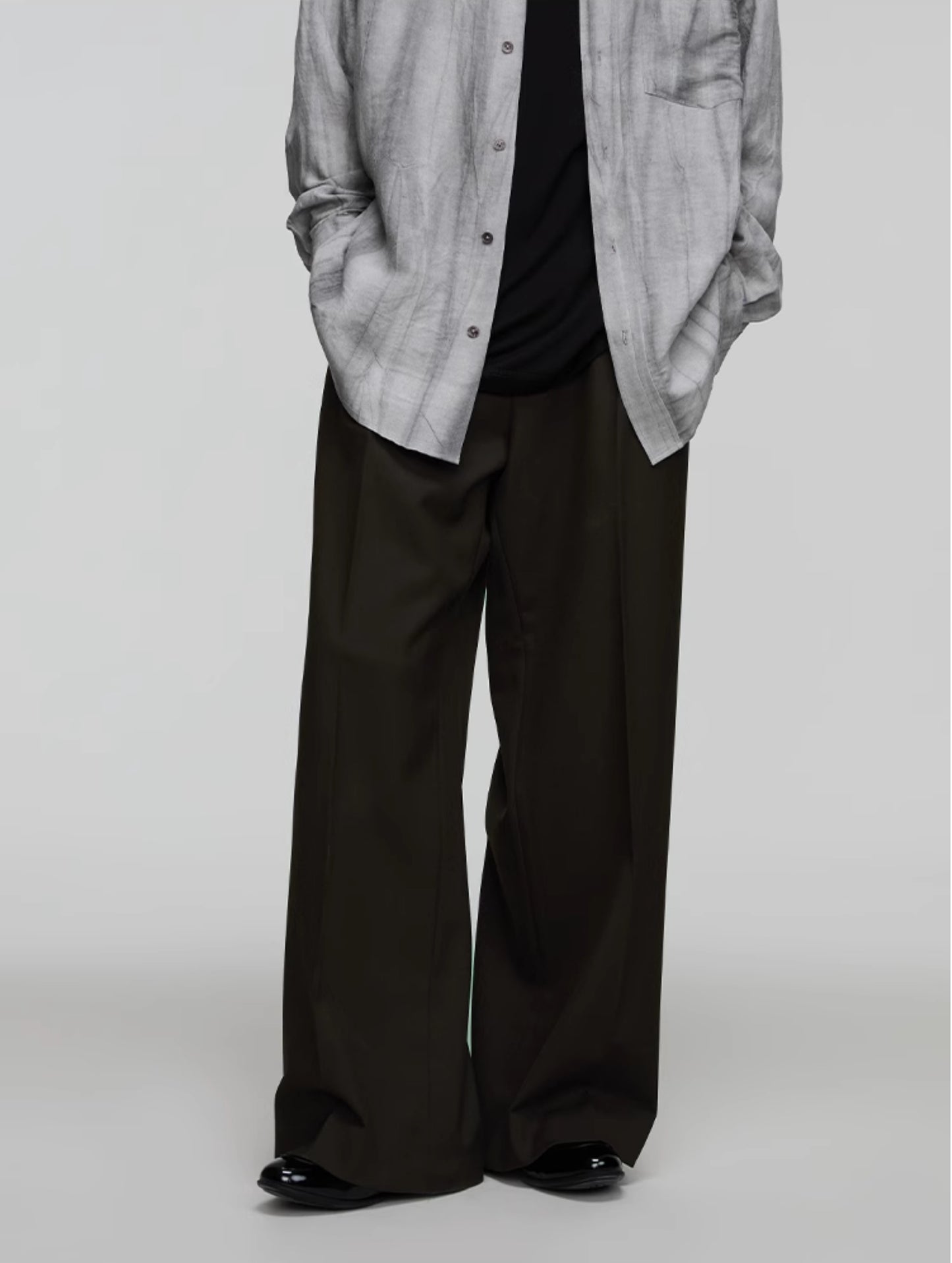 Pleated wide-leg pants