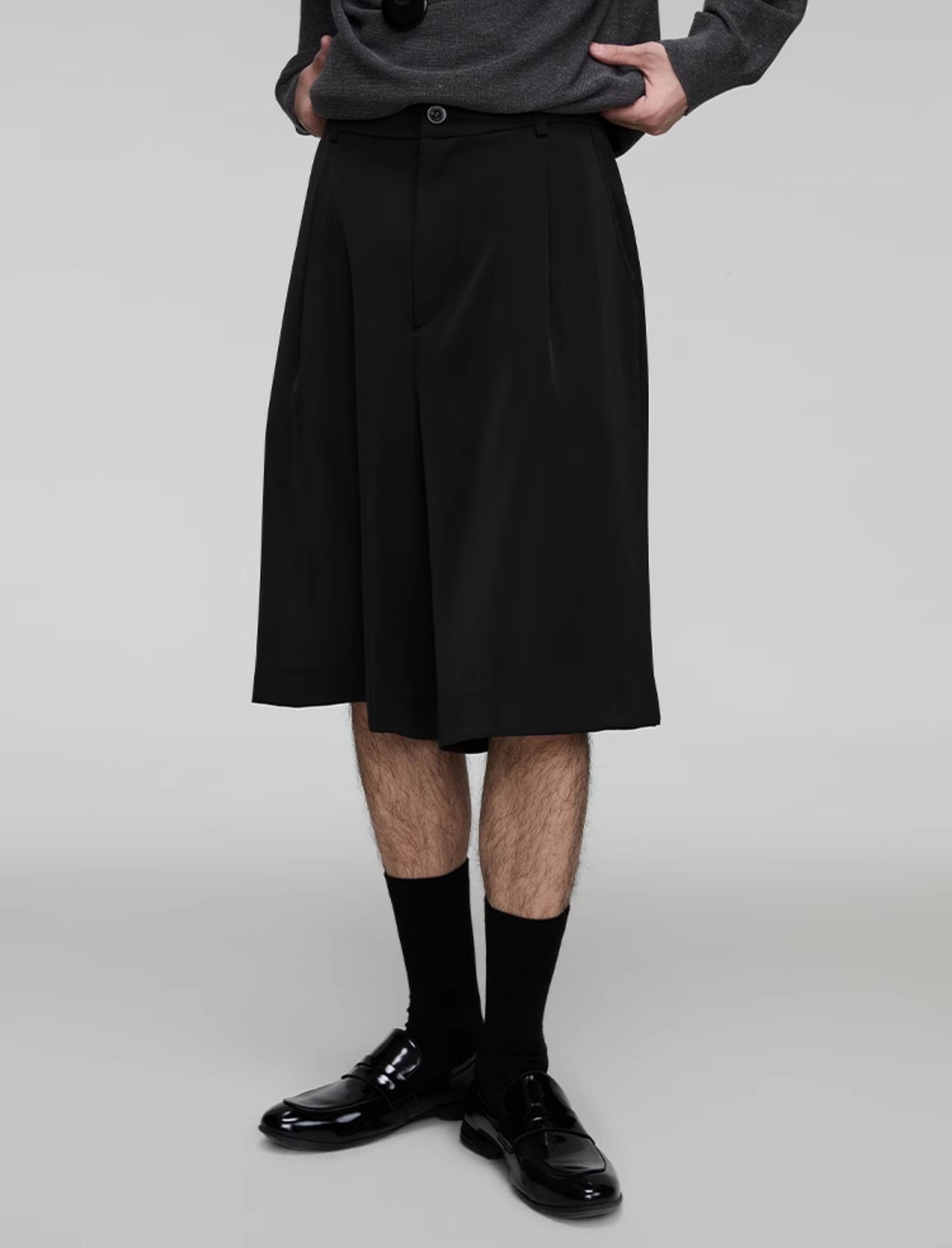 Elastic waist casual shorts