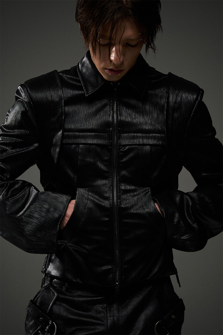 Short silhouette fitted leather jacket