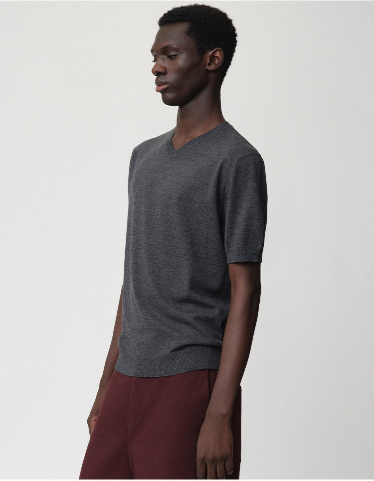 V-neck knit shirt